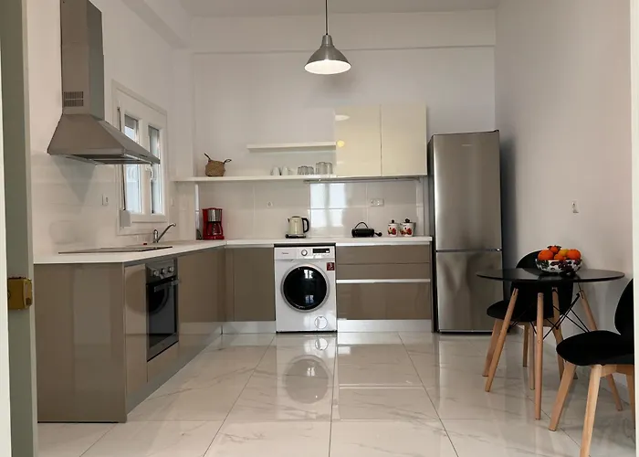 Mano's Place Naxos City