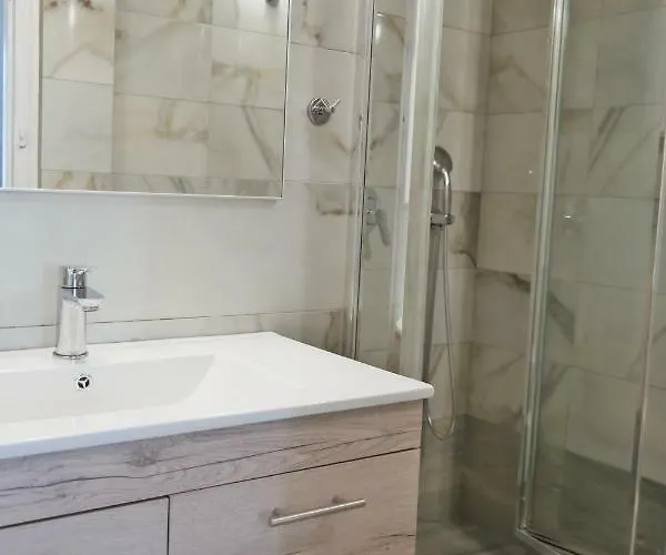 Mano's Place * Naxos City