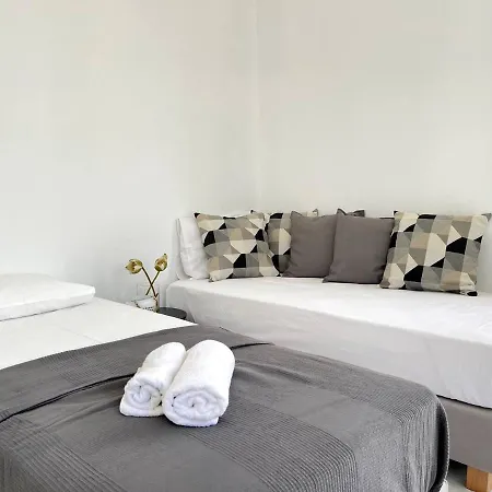 Mano's Place * Naxos City