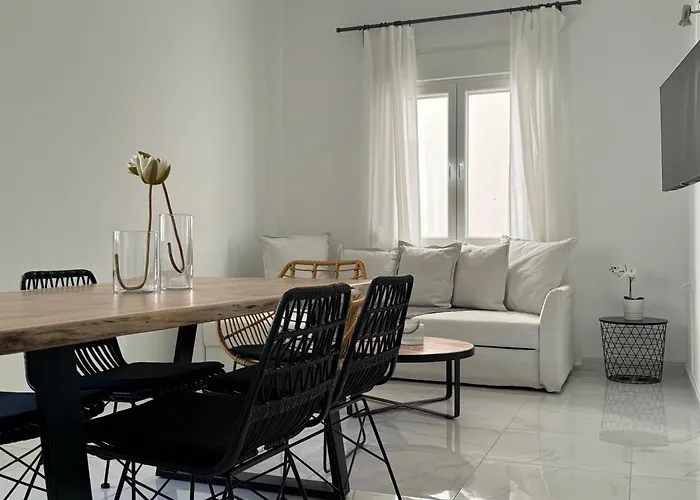 Mano's Place * Naxos City